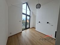 Pronájem bytu 2+kk s terasou a krytým parkovacím stáním, ul. Na Prachovníku, Opava - 20240205_113009.jpg
