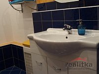 Pronájem hezkého bytu 1+1, 37m2 s velkou lodžií, Opava, ul. Holasická - PB051364.JPG