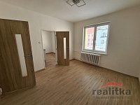 Pronájem hezkého bytu 2+1, 56m2 s balkónem a parkováním před domem, Opava, ul. Pekařská - 20240403_141503.jpg