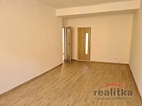 Pronájem hezkého bytu 2+1, 56m2 s balkónem a parkováním před domem, Opava, ul. Pekařská - 20240403_141549.jpg