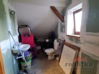 Prodej rodinného domu s velkou zahradou ve Skrochovicích, okr. Opava. - 20260703_101017.jpg