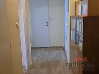 Pronájem bytu 2+1, 63m2 s velkou lodžií, Opava, ul. Holasická - 20260728_150426.jpg