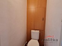 Pronájem bytu 2+1 s balkonem, ul. E. Beneše v Opavě - 20260804_162252.jpg