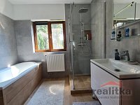 Prodej rodinného domu se zimní zahradou a dvojgaráží, ve Zlatníkách, Opava - 20260806_103513.jpg