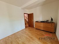 Prodej rodinného domu se zimní zahradou a dvojgaráží, ve Zlatníkách, Opava - 20260806_103715.jpg