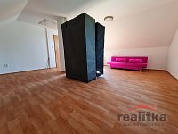 Prodej rodinného domu se zimní zahradou a dvojgaráží, ve Zlatníkách, Opava - 20260806_103807.jpg