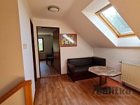 Prodej rodinného domu se zimní zahradou a dvojgaráží, ve Zlatníkách, Opava - 20260806_103826.jpg