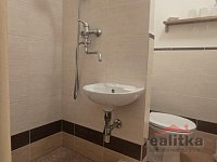 Pronájem hezkého, zařízeného bytu 1+kk, 21m2,  Opava, ul. Holasická - 20260113_100912.jpg