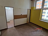 Pronájem komerčních  prostor v Opavě-Kylešovicích - 20260821_093419.jpg