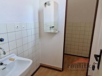 Pronájem komerčních  prostor v Opavě-Kylešovicích - 20260821_093456.jpg