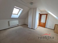 Pronájem mezonetového bytu 2+kk na Vyhlídalově ul. v Opavě - 20260811_101119_001.jpg