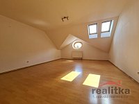 Pronájem mezonetového bytu 2+kk na Vyhlídalově ul. v Opavě - 20260811_103455.jpg