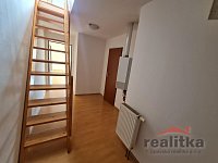 Pronájem mezonetového bytu 2+kk na Vyhlídalově ul. v Opavě - 20260811_103602.jpg