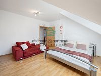 Prodej cihlového činžovního  domu s garáží, zahradou a skvělou polohou v Komenského ulici. - A7408251.jpg