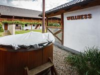 Uzavřený statek s wellness – výjimečné spojení životního stylu a investice v jižních Čechách. - 00014_.jpg