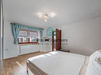 Prodej rodinného domu se třemi bytovými jednotkami - A7405757.jpg