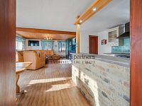 Prodej rodinného domu se třemi bytovými jednotkami - A7405760.jpg