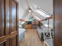 Prodej rodinného domu se třemi bytovými jednotkami - A7405802.jpg