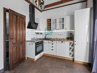 Prodej rodinného domu se třemi bytovými jednotkami - A7405856.jpg