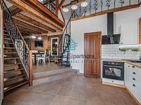 Prodej rodinného domu se třemi bytovými jednotkami - A7405859.jpg