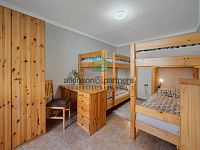 Prodej rodinného domu se třemi bytovými jednotkami - A7405892.jpg