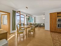 EXKLUZIVNÍHO MEZONETOVÉHO BYTU 4+1 S TERASOU  A DVĚMA KOUPELNAMI