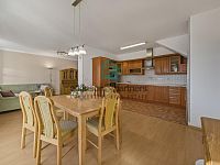 EXKLUZIVNÍHO MEZONETOVÉHO BYTU 4+1 S TERASOU  A DVĚMA KOUPELNAMI - A7406734 copy.jpg