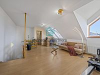 EXKLUZIVNÍHO MEZONETOVÉHO BYTU 4+1 S TERASOU  A DVĚMA KOUPELNAMI - A7406773 copy.jpg