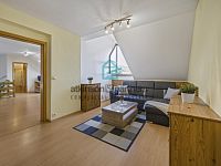 EXKLUZIVNÍHO MEZONETOVÉHO BYTU 4+1 S TERASOU  A DVĚMA KOUPELNAMI - A7406791 copy.jpg