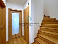 Novostavby řadového domu 5+kk - Rudolfov - 62b4.jpg