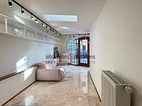 Světlý nebytový prostor na výjimečném místě v centru Českých Budějovic - IMG_0826.jpg