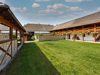 Uzavřený statek s wellness a zavedeným provozem – výjimečná investice v jižních Čechách - IMG_8725--Z.jpg