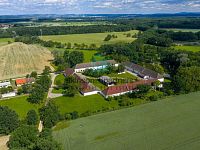 Zemědělská usedlost se 100 ha pozemku, rybníky a lesy, Hluboká nad Vltavou. - DJI_20260615164029_0676_D.jpg