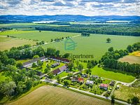 Zemědělská usedlost se 100 ha pozemku, rybníky a lesy, Hluboká nad Vltavou. - DJI_20260615164124_0678_D.jpg
