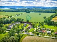 Zemědělská usedlost se 100 ha pozemku, rybníky a lesy, Hluboká nad Vltavou. - DJI_20260615164137_0679_D.jpg