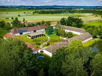 Zemědělská usedlost se 100 ha pozemku, rybníky a lesy, Hluboká nad Vltavou. - DJI_20260615164927_0697_D.jpg