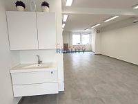 Pronájem nebytového prostoru 90m2 centrum - skříňka