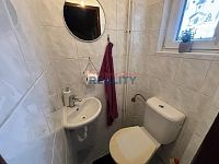 Prodej domu Kaplice 3+kk zahrada 402m2 - dolní toaleta