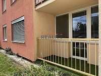 Prodej prostorného bytu 4+1 s lodžií Otavská - dům a okolí (2).jpeg