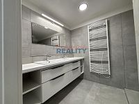 Prodej prostorného bytu 4+1 s lodžií Otavská - koupelna (2).jpeg