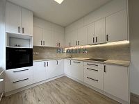 Prodej prostorného bytu 4+1 s lodžií Otavská - kuchyně (4).jpeg