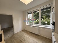 Prodej prostorného bytu 4+1 s lodžií Otavská - kuchyně (5).jpeg