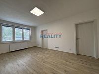 Prodej prostorného bytu 4+1 s lodžií Otavská - obývák (1).jpeg