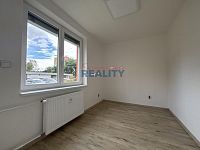 Prodej prostorného bytu 4+1 s lodžií Otavská - pokoj 1 (2).jpeg