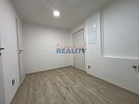 Prodej prostorného bytu 4+1 s lodžií Otavská - předsíň.jpeg