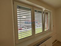 Prodej prostorného bytu 4+1 s lodžií Otavská - venkovní rolety (2).jpeg