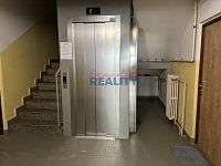 Prodej prostorného bytu 4+1 s lodžií Otavská - výtah (2).jpeg