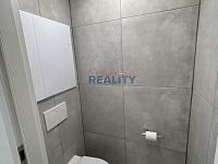 Prodej prostorného bytu 4+1 s lodžií Otavská - WC.jpeg