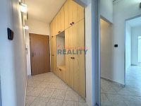 Prodej bytu Čéčova ulice 3+1 balkon 68m2 - chodba