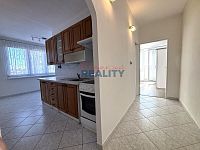 Prodej bytu Čéčova ulice 3+1 balkon 68m2 - chodba vstup do kuchyně